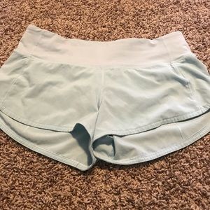 Lululemon Speed it Up Shorts 2.5